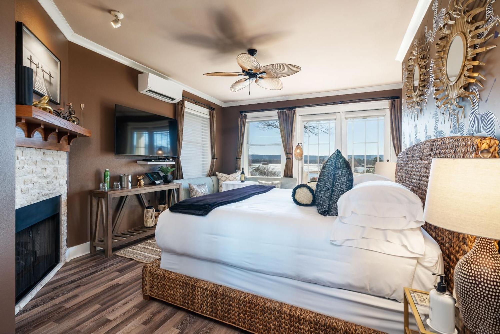 Lookout Point Lakeside Inn هوت سبرنغز المظهر الخارجي الصورة