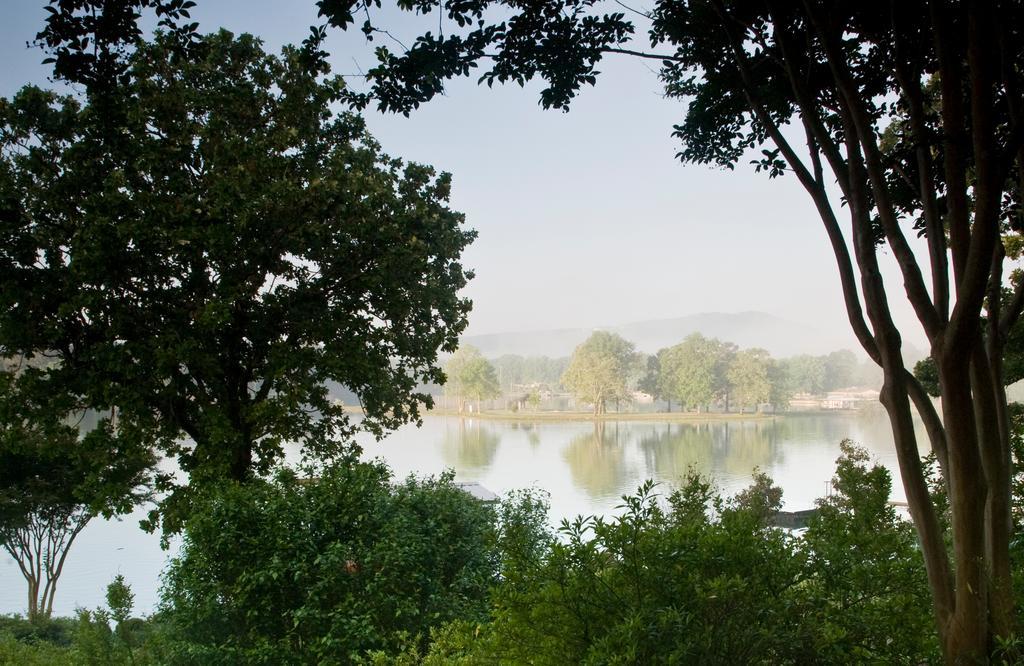 Lookout Point Lakeside Inn هوت سبرنغز المظهر الخارجي الصورة