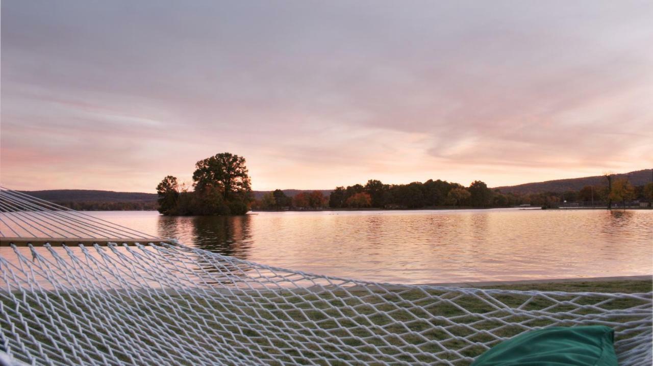 Lookout Point Lakeside Inn هوت سبرنغز المظهر الخارجي الصورة
